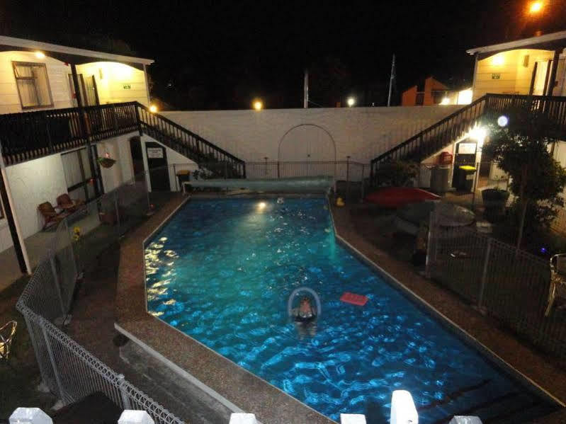 אפר האט Hawks Inn Motel מראה חיצוני תמונה